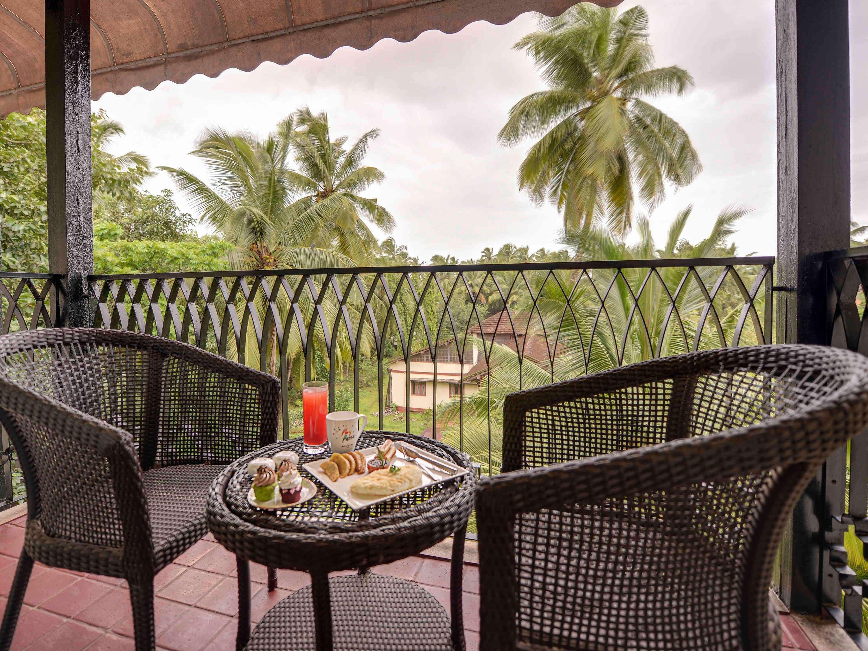 Novotel Goa Resort & Spa Candolim Extérieur photo A balcony at the hotel