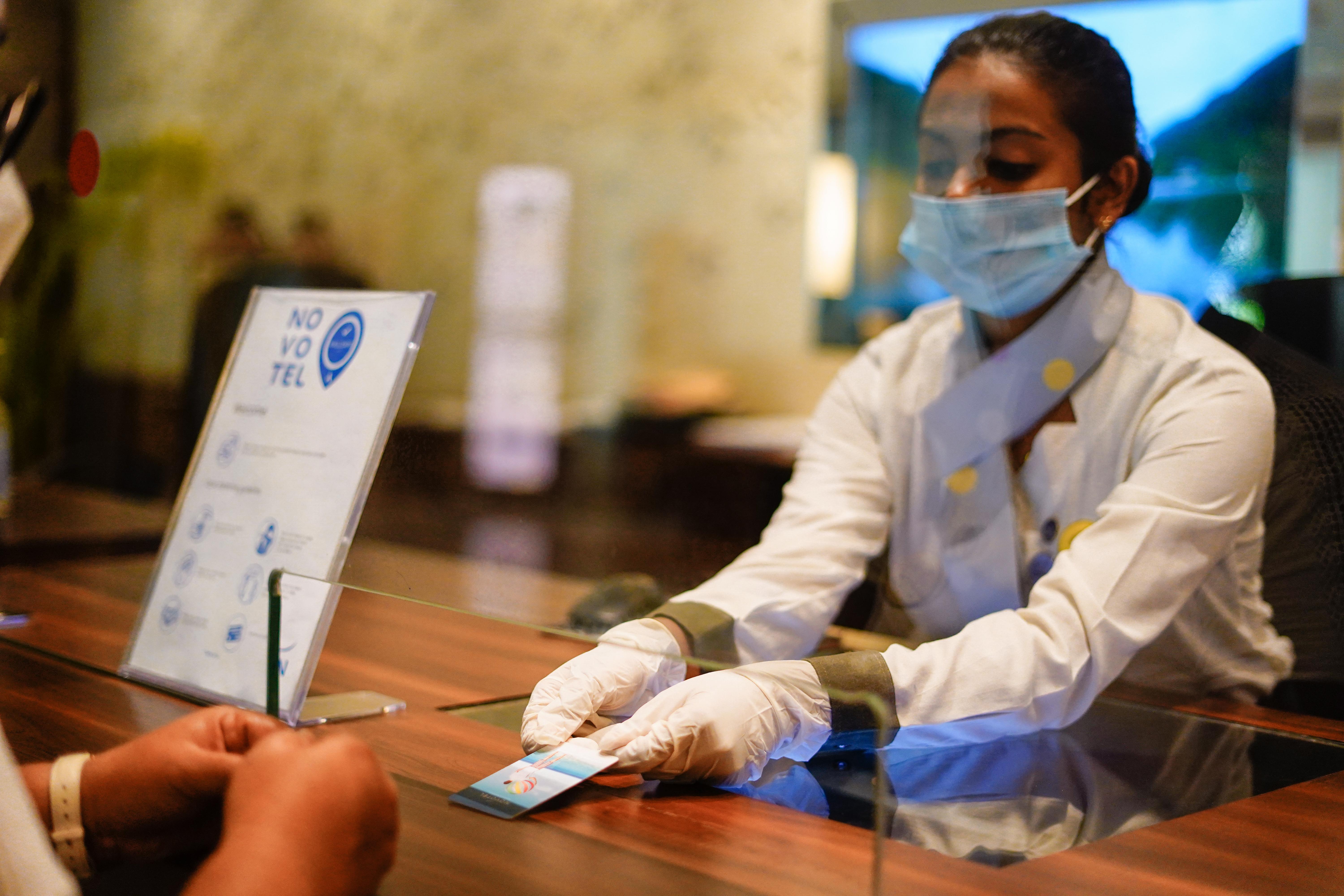 Novotel Goa Resort & Spa Candolim Extérieur photo A hotel employee wearing a face mask and gloves